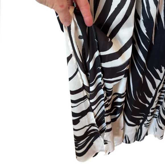 H&M Tropical Leaf Print Maxi Dress Sz 6 Double V Neck Lightweight Resort Wear - Picture 7 of 11